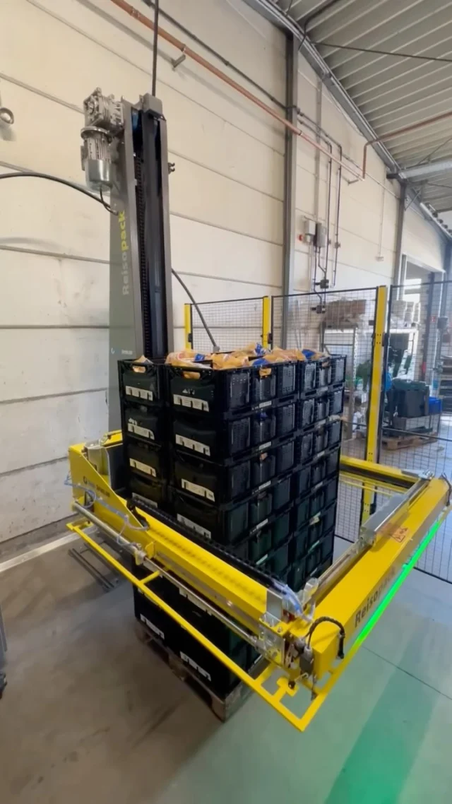 𝗔𝗻𝗼𝘁𝗵𝗲𝗿 𝘀𝗼𝗹𝗶𝗱 𝘀𝗲𝘁𝘂𝗽! 🥔
At Kartoffel Bausch in Germany, our strapping machine is now up and running – ensuring that potatoes, onions, shallots, and garlic are securely and efficiently strapped for transport.

Reliable bundling, neat presentation, and smooth logistics. That’s how we like it.

Curious how we could optimize your packaging process? Let’s talk.